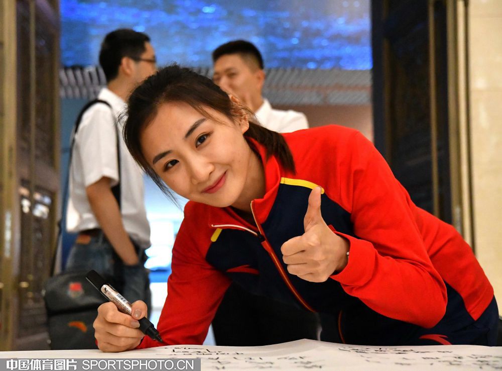 W_49353335_17080210_by.jpg W_49353335_17080210_by.jpg