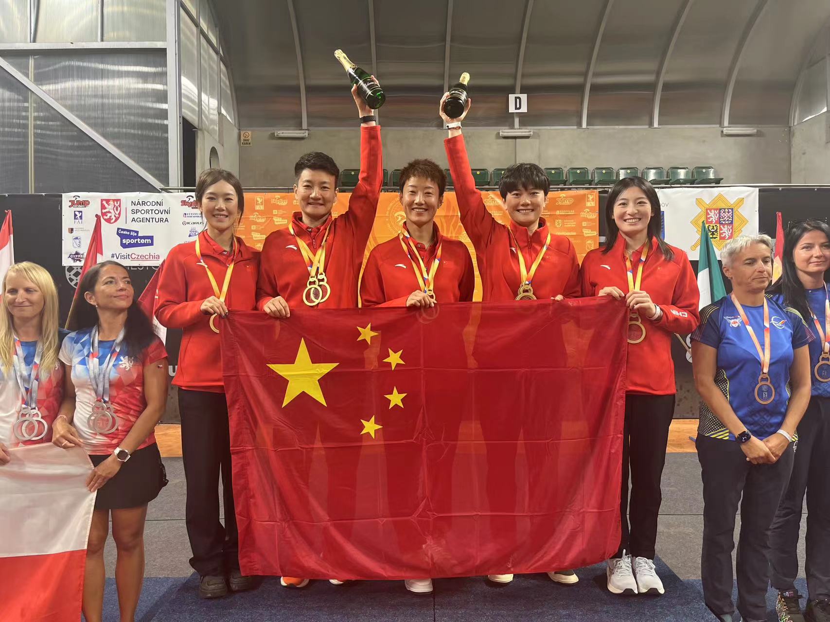 跳伞1.jpg 跳伞1.jpg