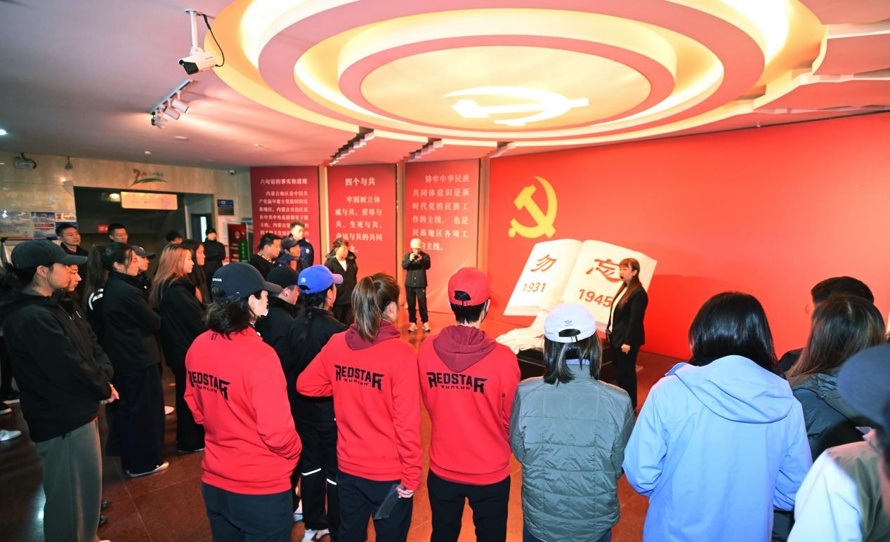 参观1.jpg 参观1.jpg