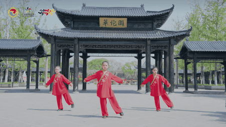 熊戏04.gif