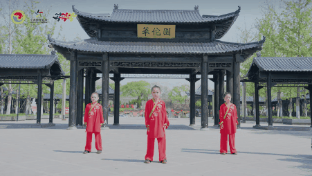 熊戏07.gif